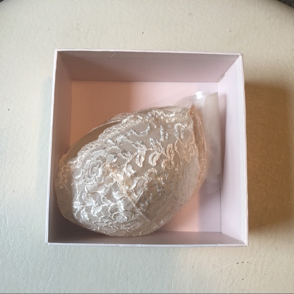 VS Backless Lace Push Up Bra Cup Size C - Picture 2 of 3